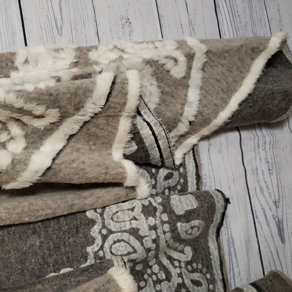 Angela Mara wool Sleeveless cardigan - Picture 3 of 6